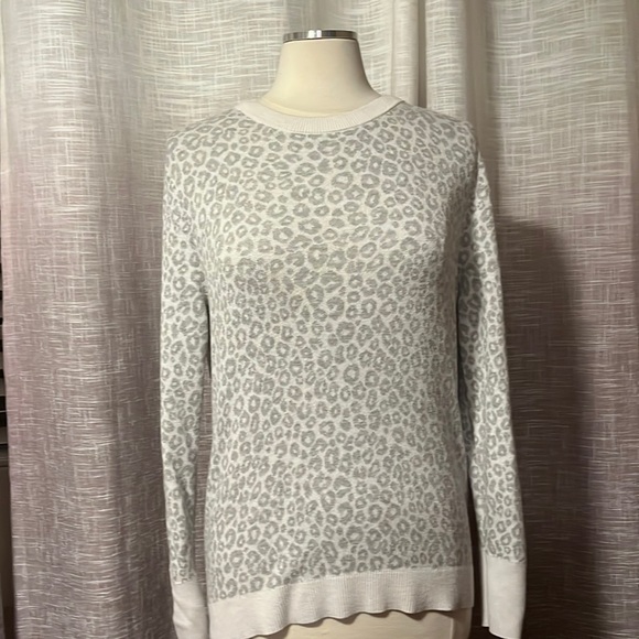 XL cheetah print crew neck sweater - Picture 3 of 9